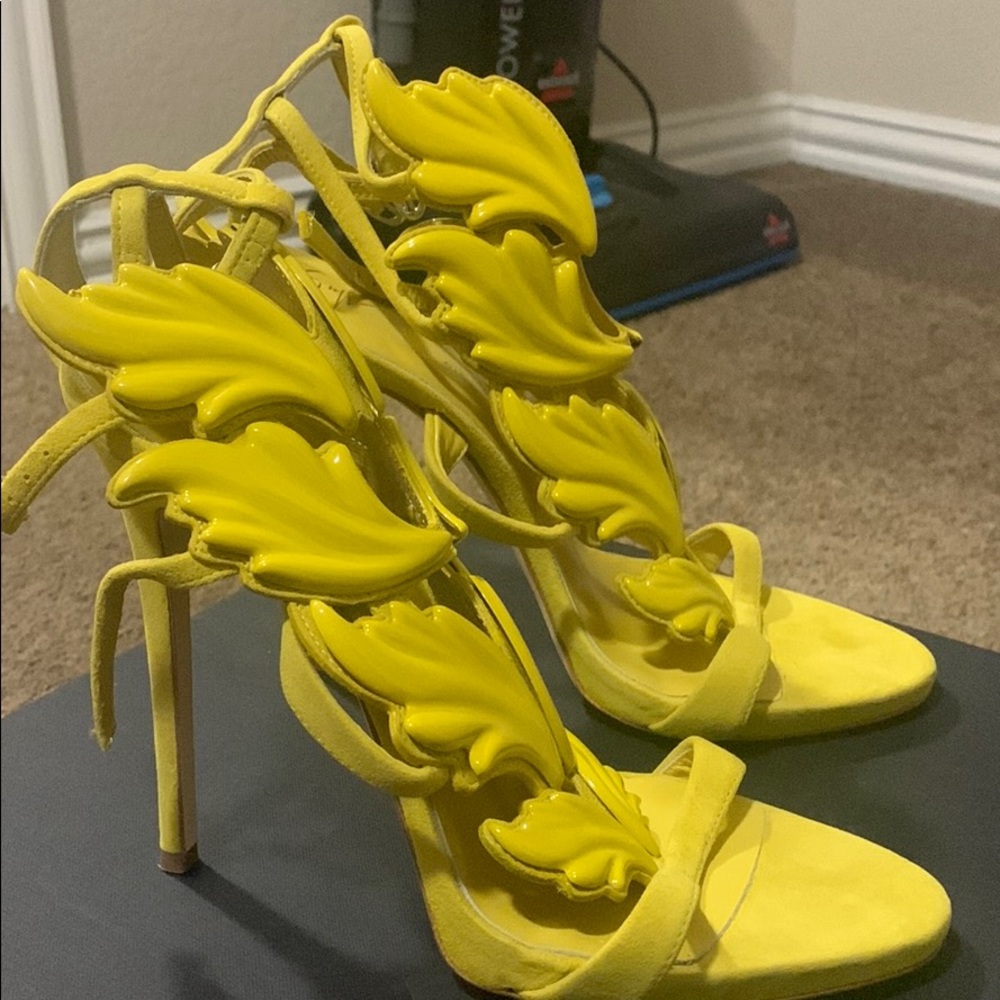 Canary yellow Giuseppe Cruels - Picture 3 of 4